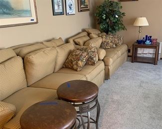 Matching 2 and 3 cushion sofas