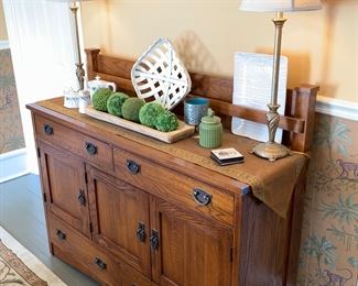 Gorgeous dresser / buffet, matching lamps, home decor