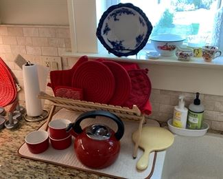 Tea pot, drying rack 