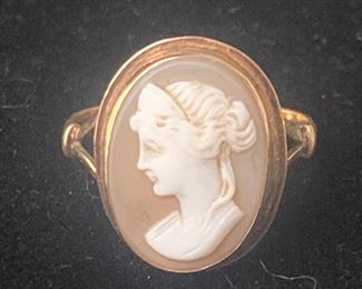 Sweet 14k cameo ring