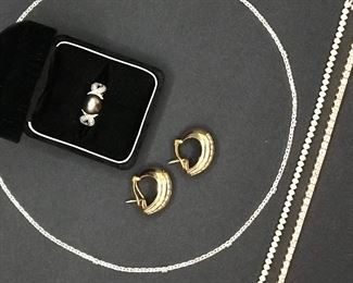 Diamond necklace and bracelets in white gold, black pearl and diamond ring, diamond earrings in 14k gold