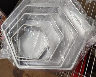 Hexagon style pans have several sets