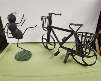 Grassland Road Dancing Ant and Metal Bicycle Garden Art
