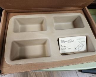 Pampered Chef 4 mini loaf pan, never used, 