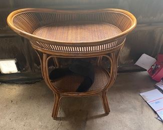 Wicker basket table