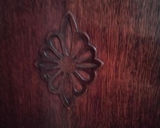 Armoire Detail 