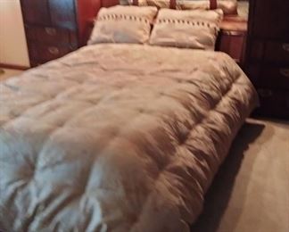 Thomasville Queen Bedroom Furniture 