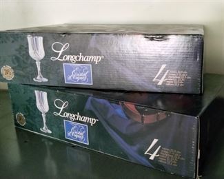 Set unopened wine glasses