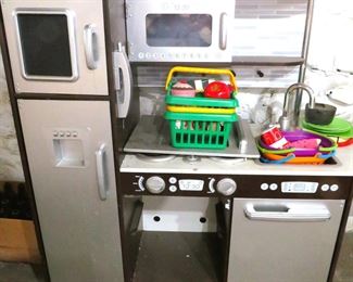 Kidskraft uptown play kitchen