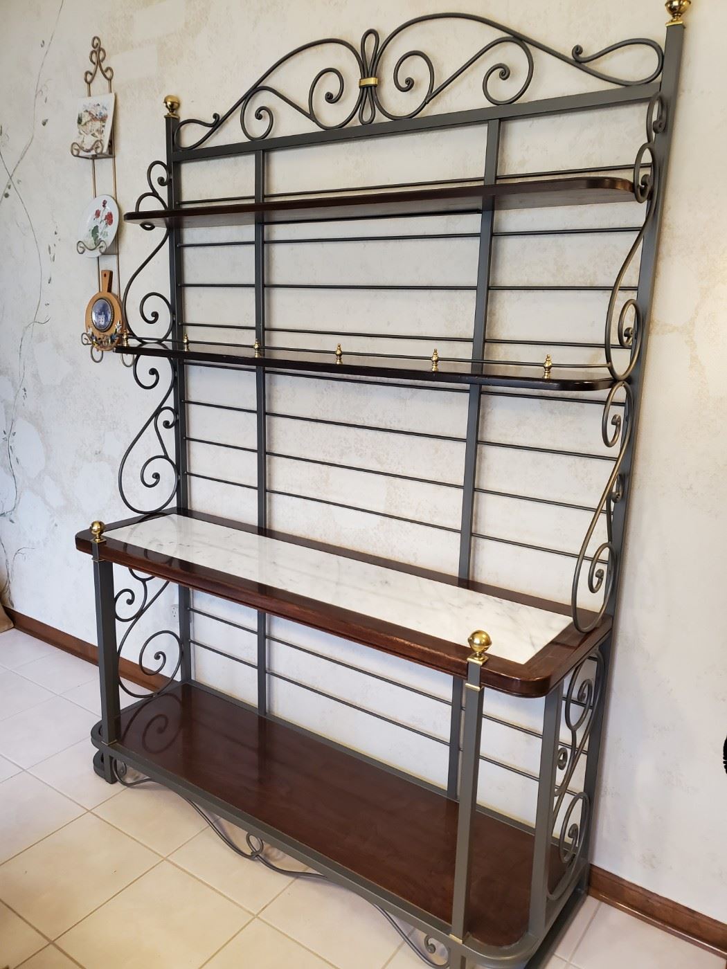 Italian Made Bakker's Rack with Marble Accent