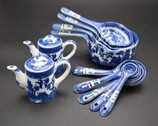 Blue Willow Measuring Spoons and cup set with S&P
