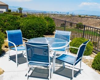 Outdoor table and chairs(x4)