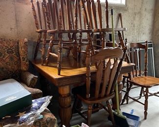 Antique table - extends with 8 leaves