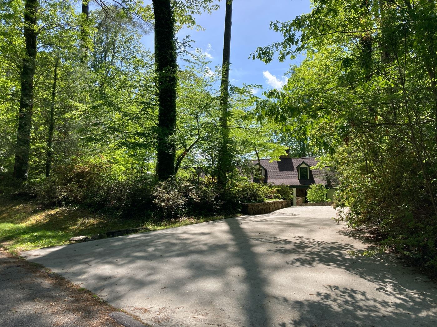 Living Estate Sale in Flat RocK, NC Features... starts on 5/12/2023