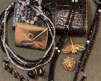 Clutch Jewelry In Black  Gold Tones