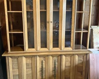 Tomlinson Sophisticate Two Piece Hutch-Mercer Island Furniture With Burien Pick-up Auction