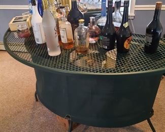 Hightop Outdoor bar with chairs