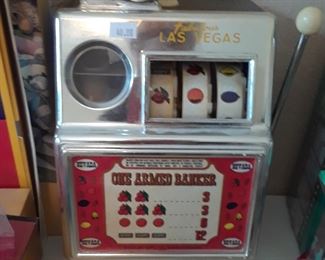 Tabletop slot machine