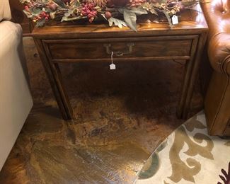 Henredon end table with drawer. Measures 26 x 26”