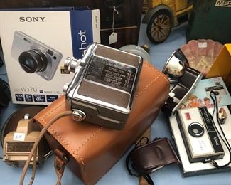 Cameras and movie cameras