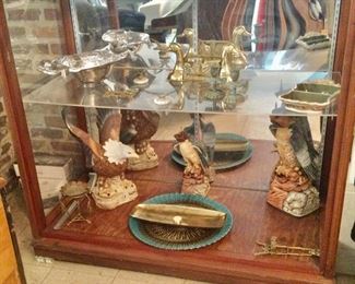 Figurative decanters, brass decor