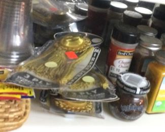 Picture rail picture hangers