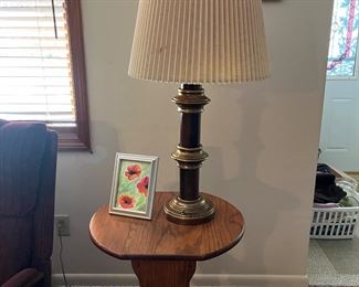 Nice end table and lamp 