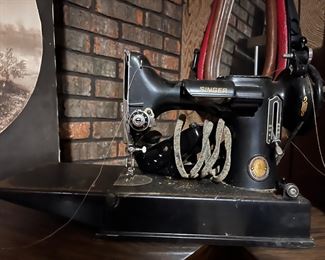 Antique electric Singer Sewing Machine with Case