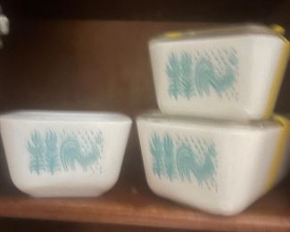 Pyrex Butterprint Refrigerator Dishes- 2 with lids