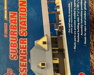 Atlas Suburban Passenger Station Kit for Train Set