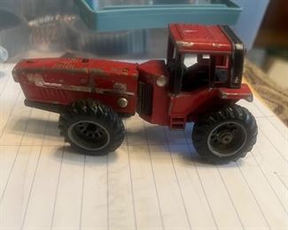 Vintage 1:64  Ertl IH 2+ 2 Toy Tractor