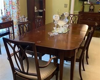 Dining Table with 6 beautiful chairs!
