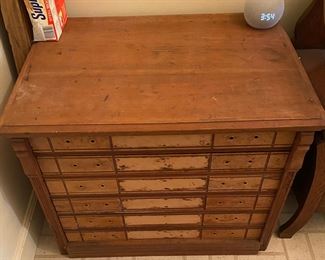 Spool Cabinet (Cabinet has Hardware/Pulls)