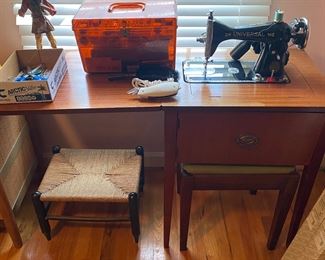 Nice Clean Universal Sewing Machine