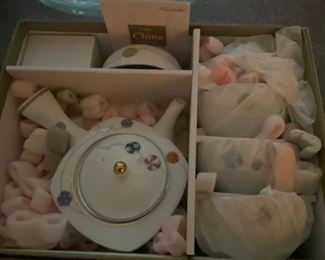 Noritake Oriental Themed Tea Set in Box