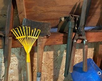 Yard Tools/Folding Shovel