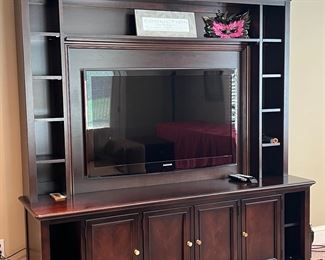Entertainment cabinet and TV