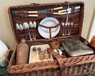 Cool picnic basket