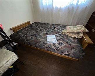 NEW OAK FUTON 