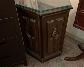 #8 octangle cabinet (with 1 door (one loose handle) 16x21 $20.00