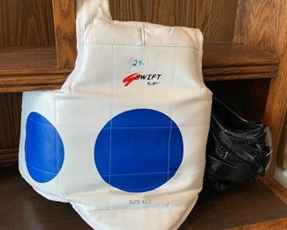 #68 Taekwondo Set - pad, Gloves & Head Gear $25.00