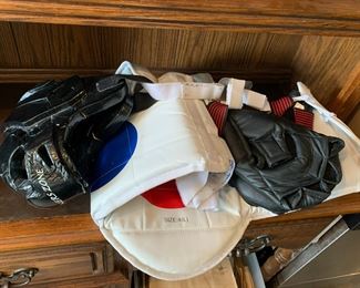 #68 Taekwondo Set - pad, Gloves & Head Gear $25.00