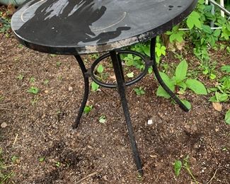 #82 Heavy Black Metal Round Table - 26x27T $25.00