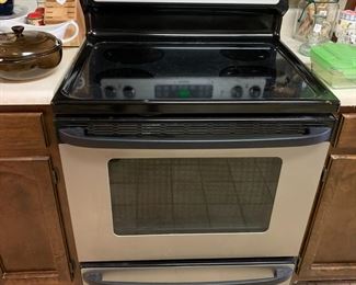 #86 HotPoint Free Standing Range - You Remove $126.00