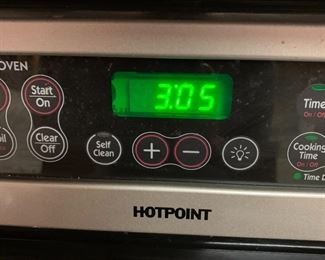 #86 HotPoint Free Standing Range - You Remove $126.00