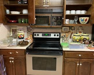 #86 HotPoint Free Standing Range - You Remove $126.00