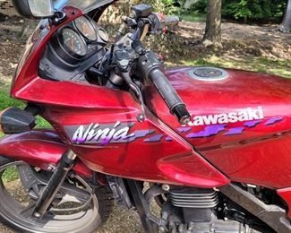 Kawasaki Ninja 500 (EX 500) 1994, does not run, needs a battery and carburetor cleaning, see details under "Description"