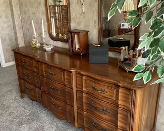 Vintage Thomasville Furniture French Provincial 9 Drawer Chest in the Brown Mahogany