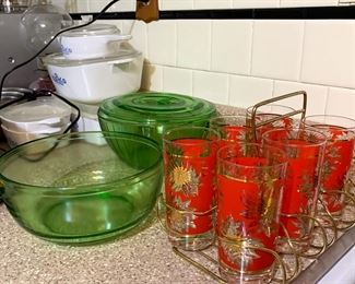 fabulous set of vintage glasses in carrier..corningware..green depression