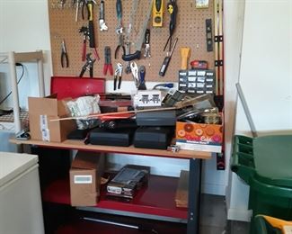 Workbenches with power tools   and hand tools